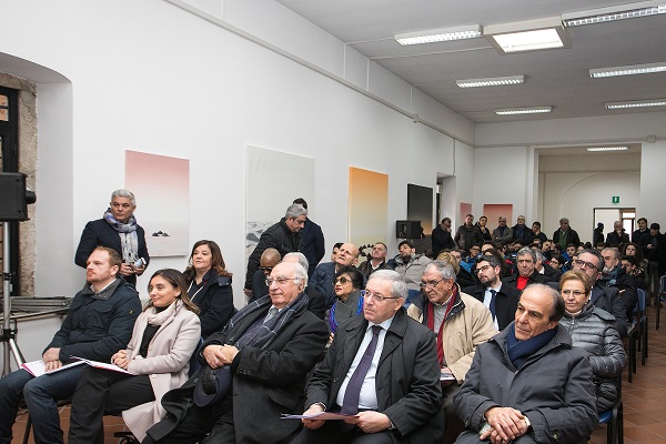 PUBBLICO